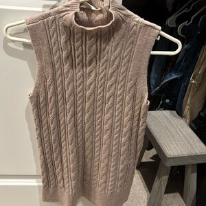 Women’s Medium tan sweater vest